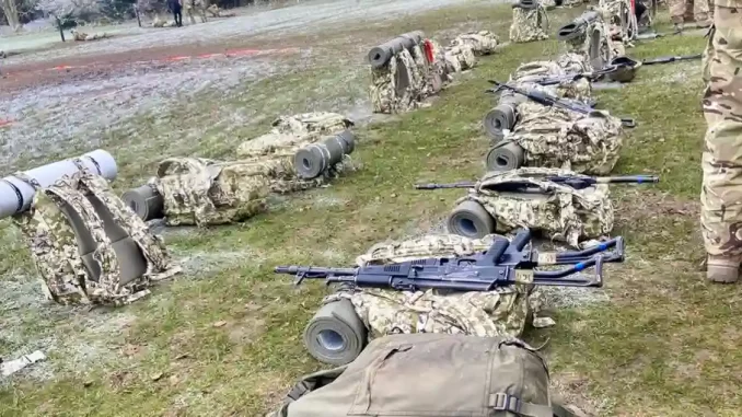 Melihat Latihan Perang Tentara Ukraina