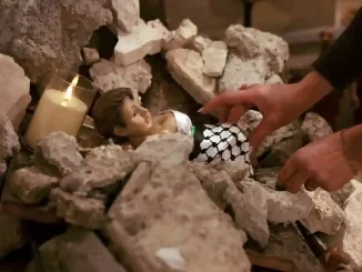 Tangisan Bayi Yesus Datang Dari Puing Perang