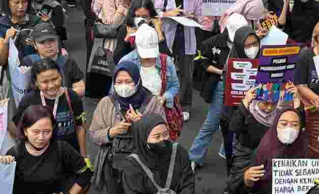 Partisipasi Angkatan Kerja Perempuan dengan Laki-laki